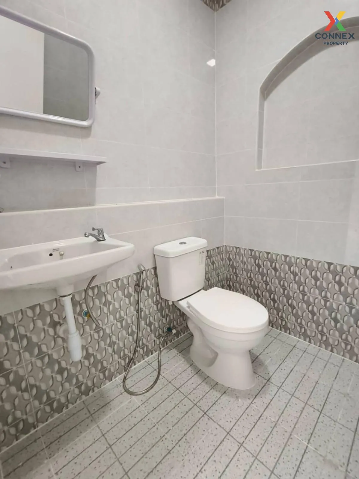 ขายทาวน์เฮ้าส์/ทาวน์โฮม  เปรียบทอง 2 ห้องมุม รีโนเวทใหม่ โคกแฝด เ