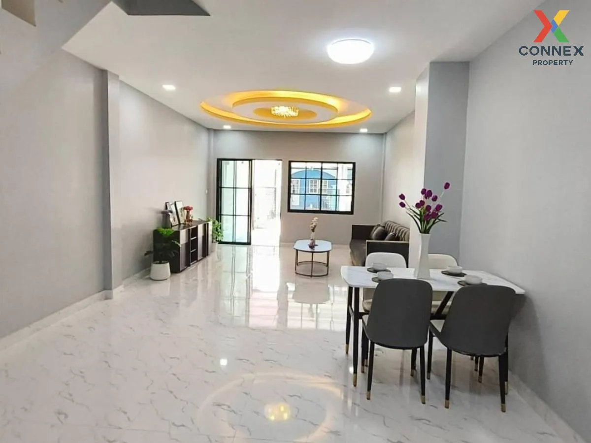 ขายทาวน์เฮ้าส์/ทาวน์โฮม  เปรียบทอง 2 ห้องมุม รีโนเวทใหม่ โคกแฝด เ