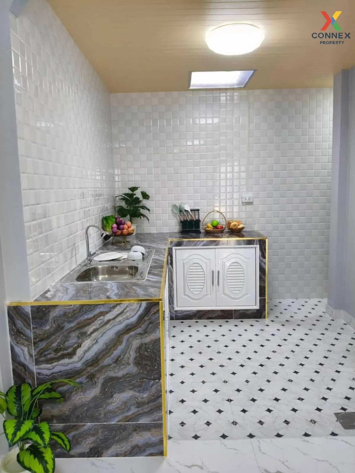 ขายทาวน์เฮ้าส์/ทาวน์โฮม  เปรียบทอง 2 ห้องมุม รีโนเวทใหม่ โคกแฝด เ