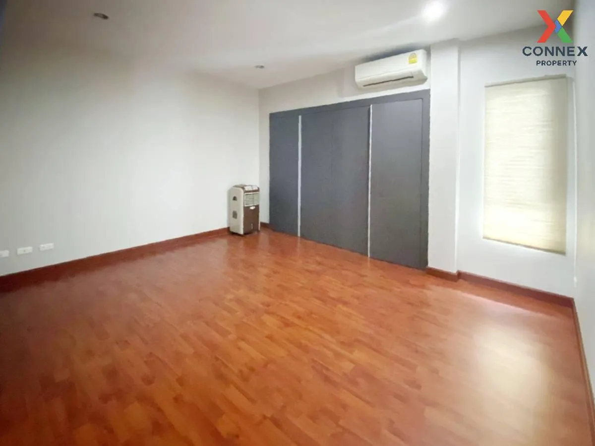 For Sale Townhouse/Townhome  , Leon Sukhumvit 62 , BTS-Bang Chak 