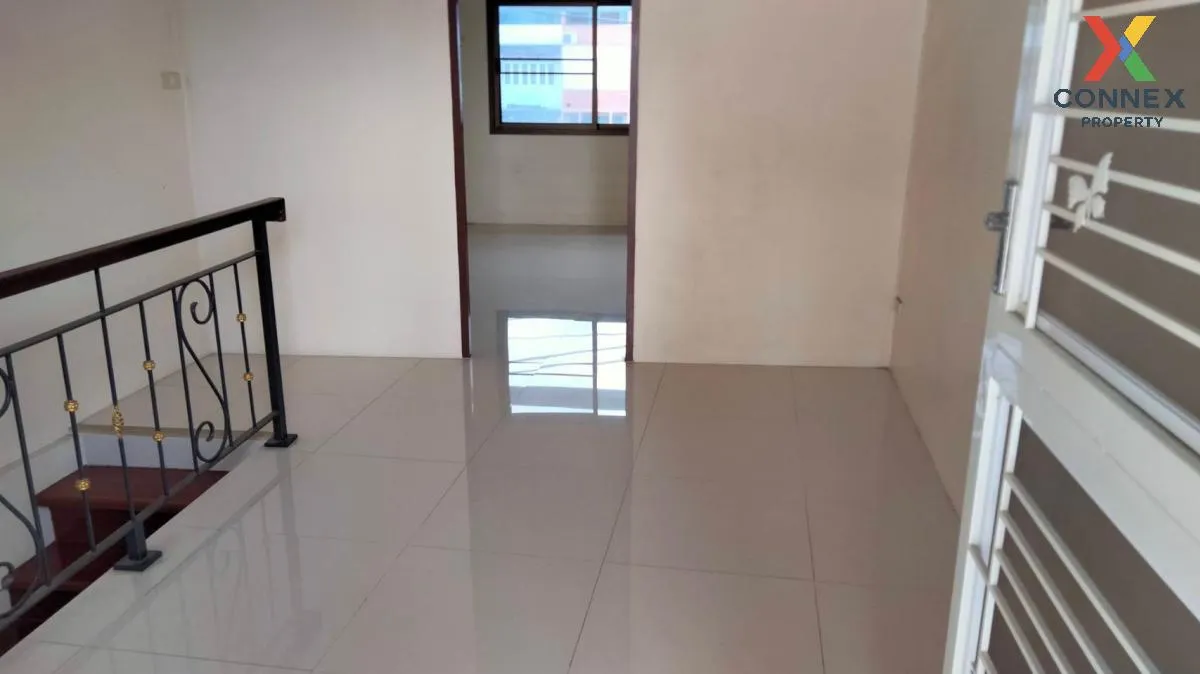 For Sale Commercial building for sale Main road in Thonburi area 