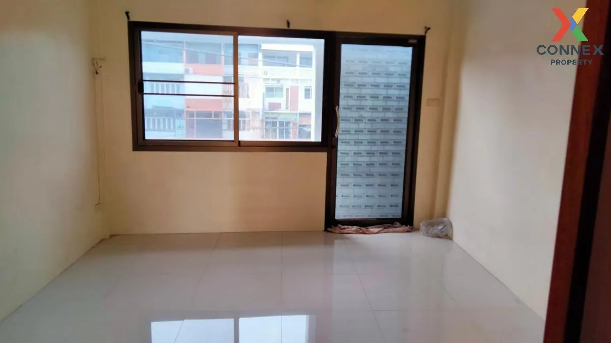 For Sale Commercial building for sale Main road in Thonburi area 
