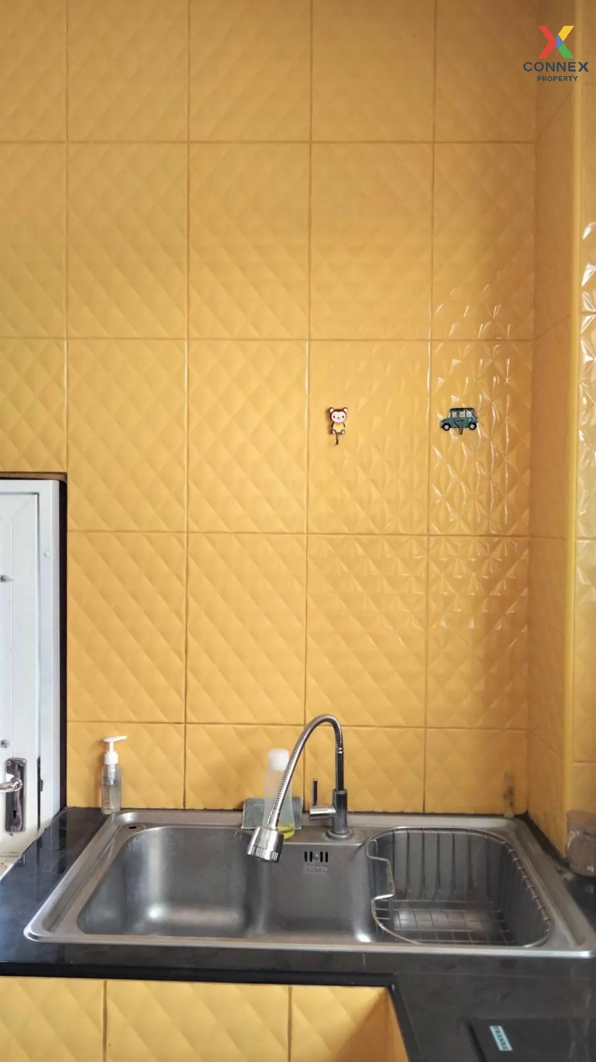 For Sale Commercial building for sale Main road in Thonburi area 