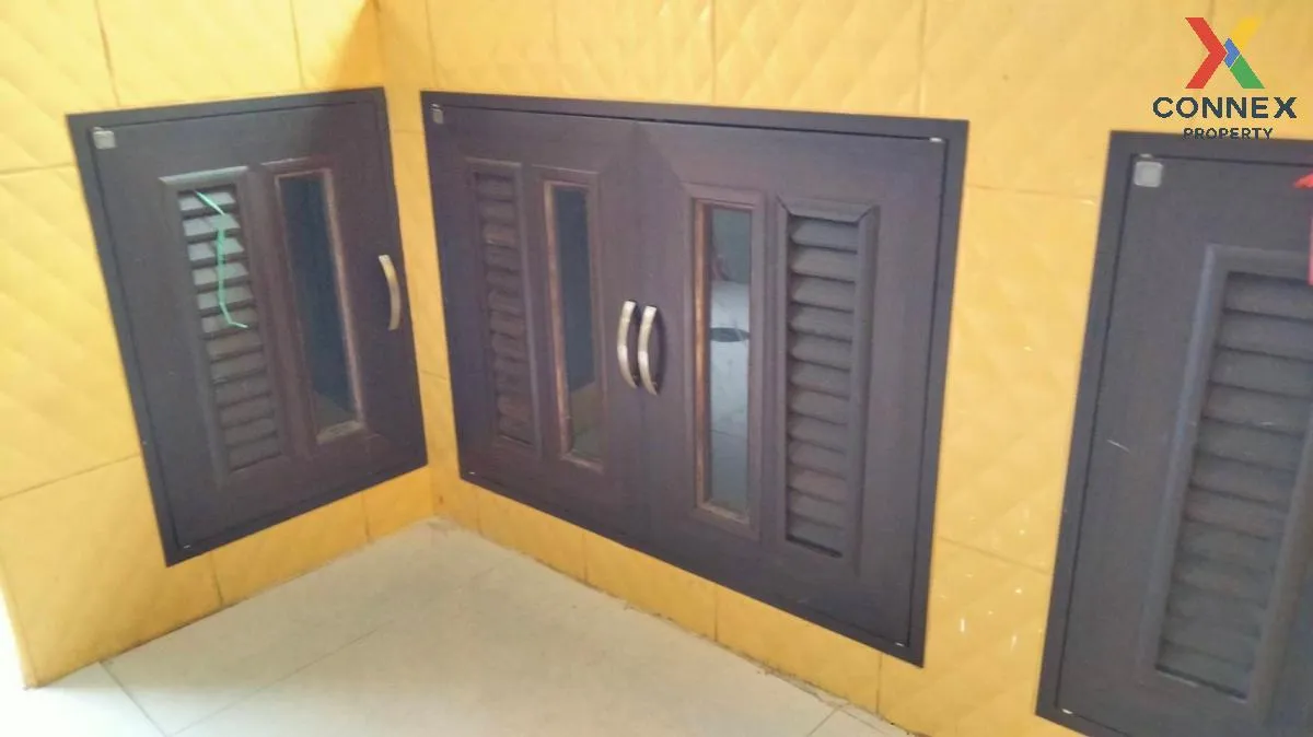 For Sale Commercial building for sale Main road in Thonburi area 