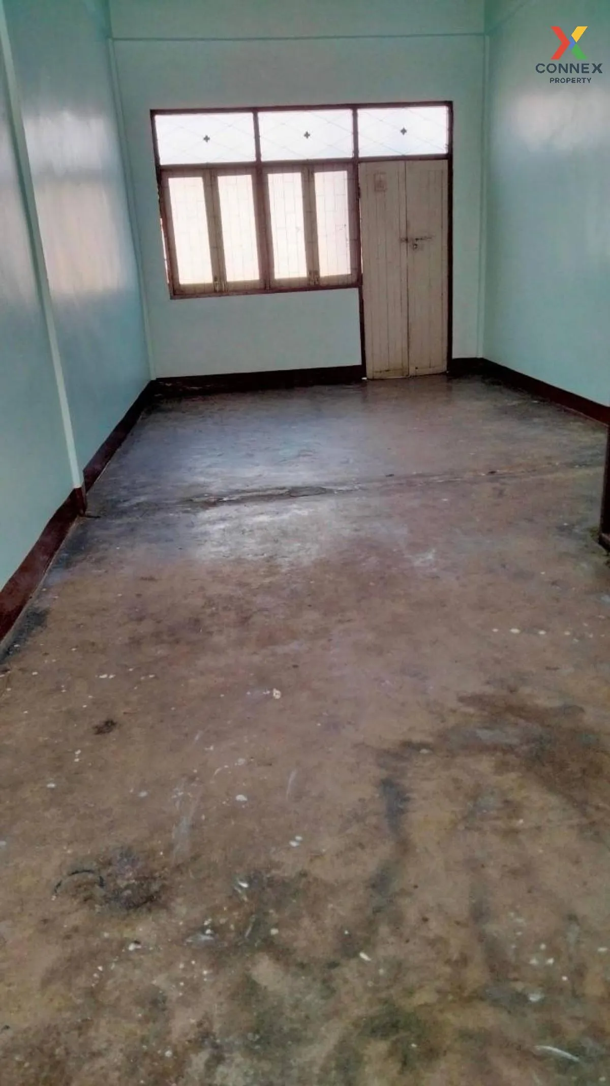 For Sale Commercial building for sale Main road in Thonburi area 