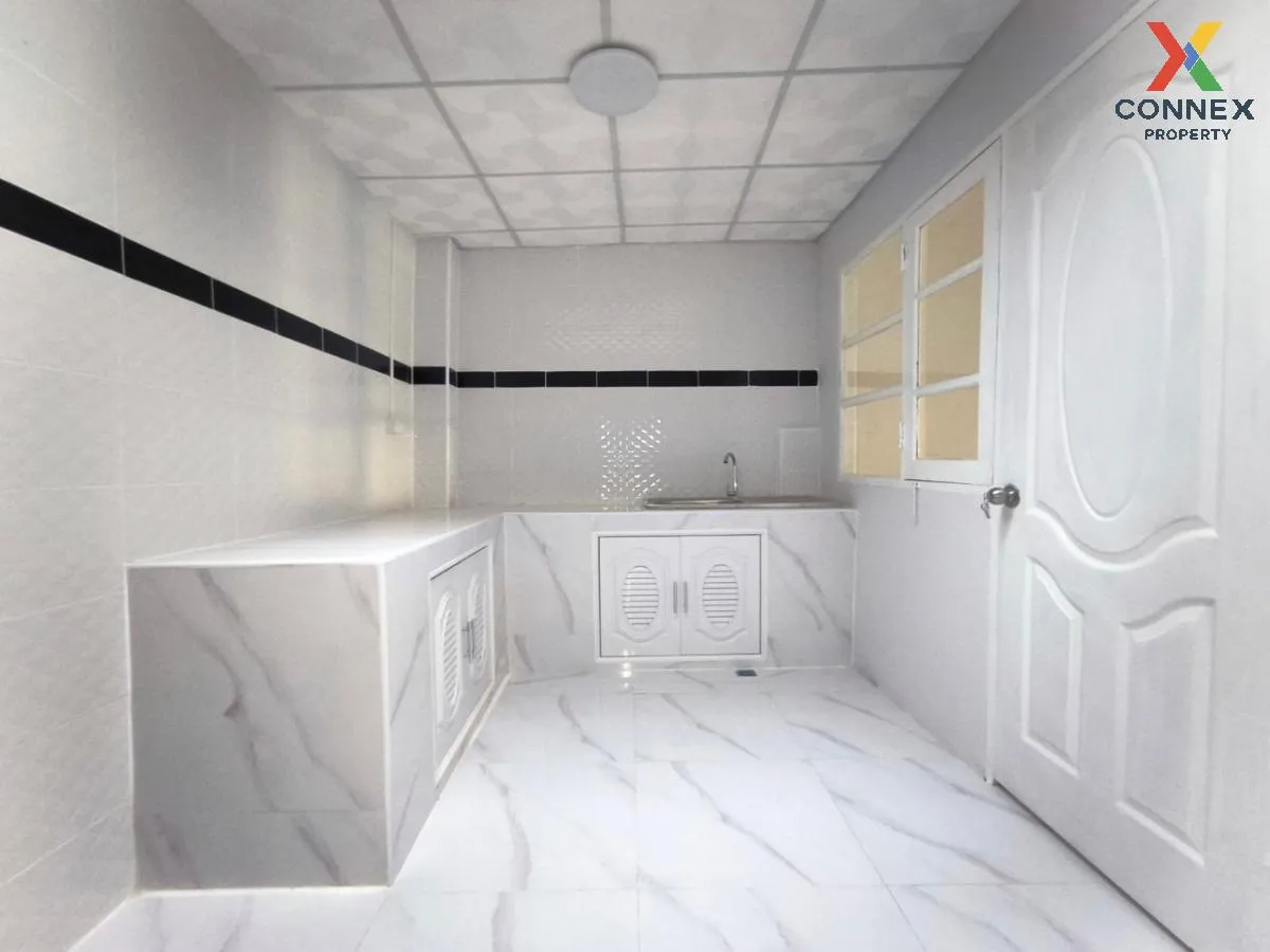 For Sale Townhouse/Townhome  , Uthong Place 2 , newly renovated , For Sale Townhouse/Townhome  , Uthong Place 2 , newly renovated ,