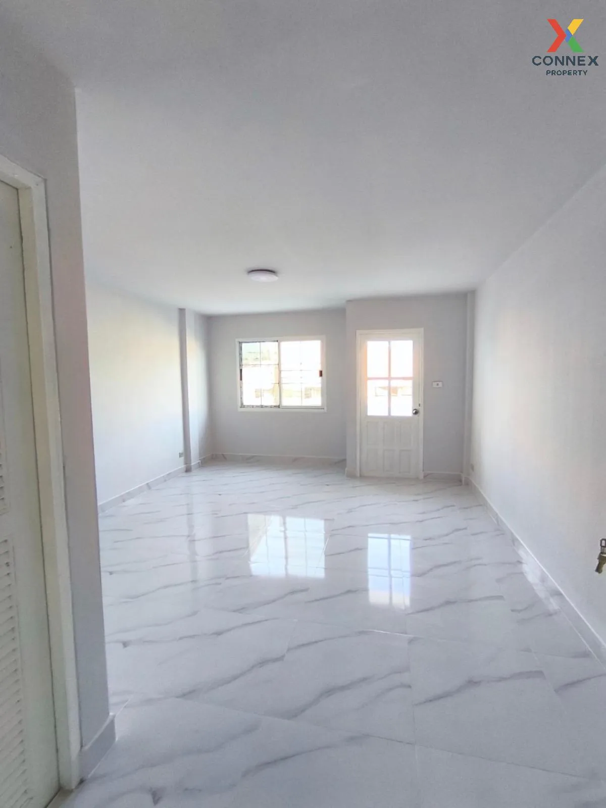 For Sale Townhouse/Townhome  , Uthong Place 2 , newly renovated , For Sale Townhouse/Townhome  , Uthong Place 2 , newly renovated ,