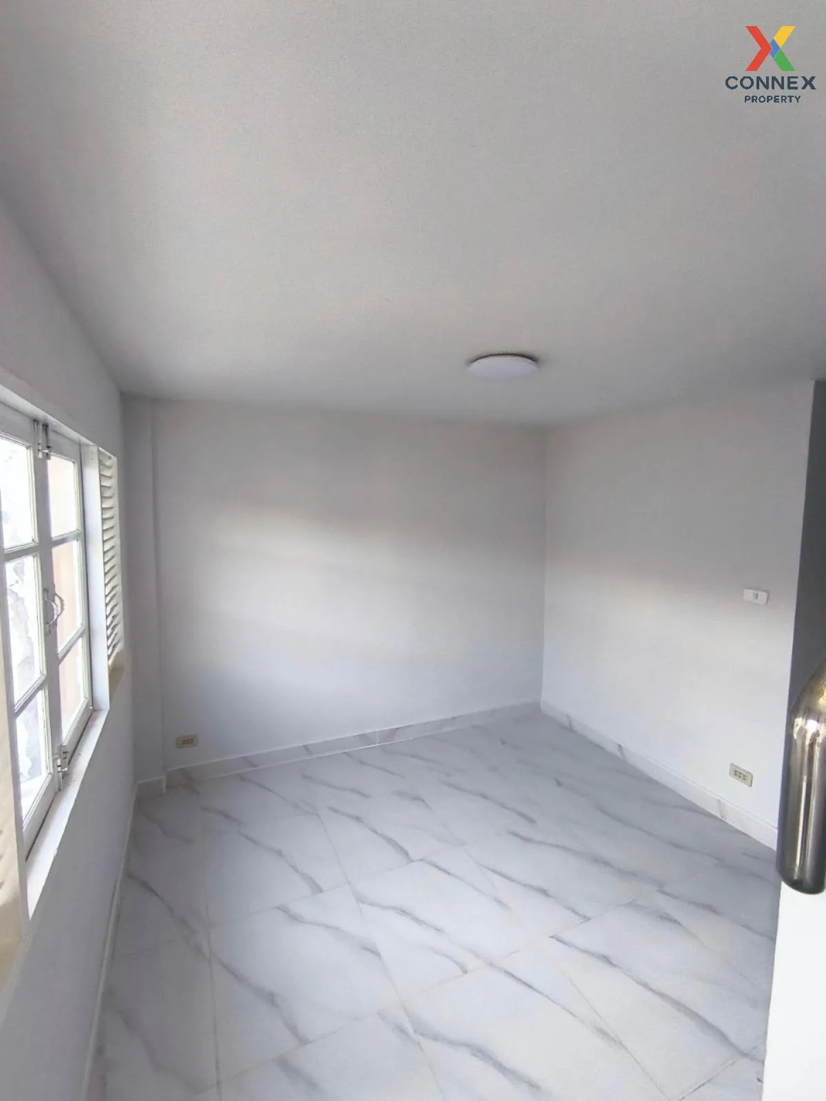 For Sale Townhouse/Townhome  , Uthong Place 2 , newly renovated , For Sale Townhouse/Townhome  , Uthong Place 2 , newly renovated ,