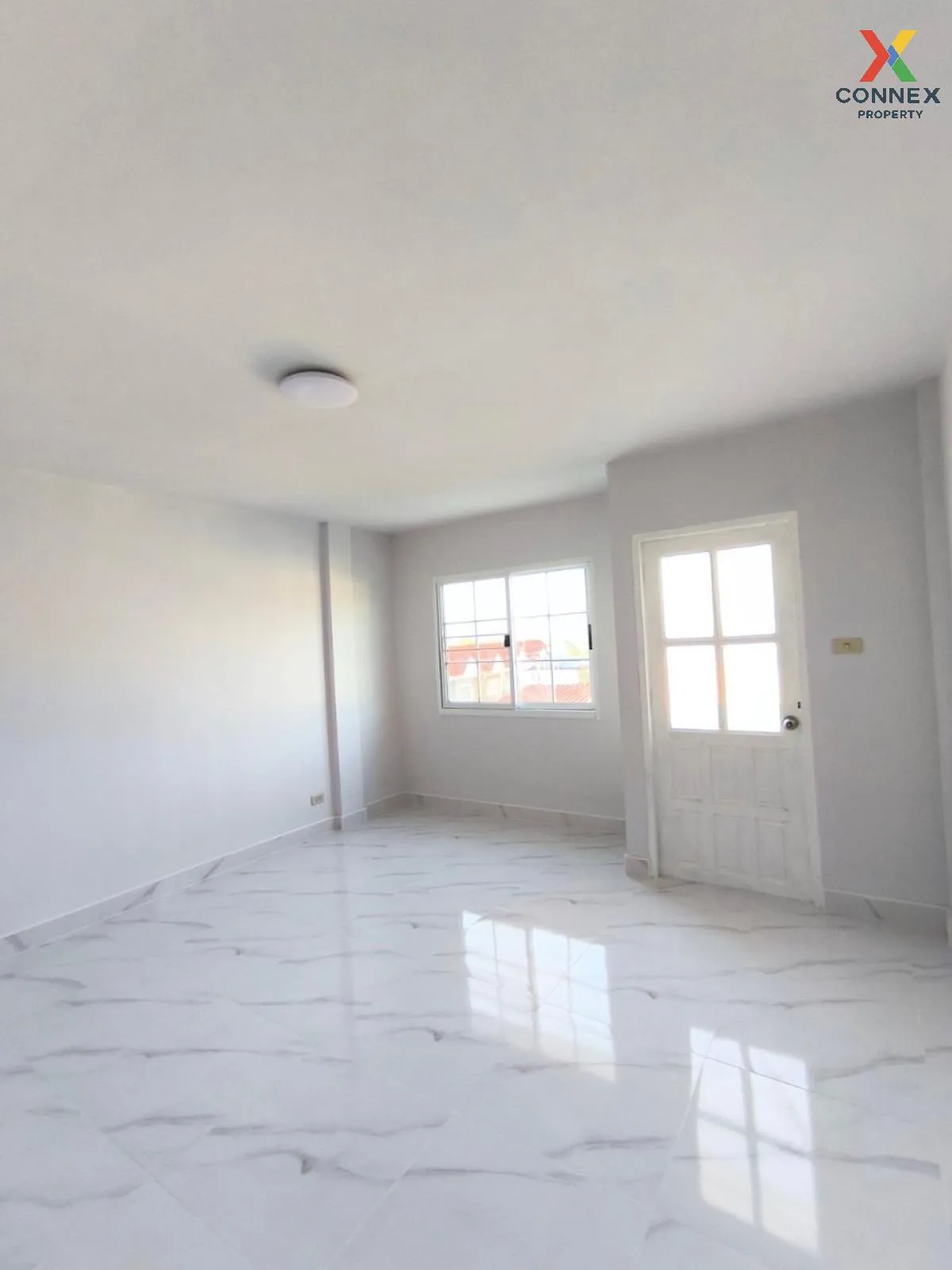 For Sale Townhouse/Townhome  , Uthong Place 2 , newly renovated , For Sale Townhouse/Townhome  , Uthong Place 2 , newly renovated ,