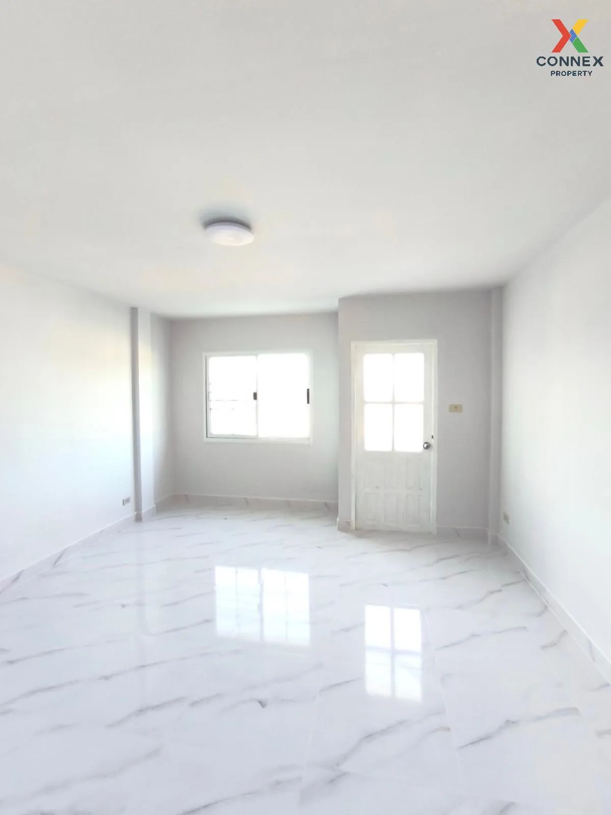 For Sale Townhouse/Townhome  , Uthong Place 2 , newly renovated , For Sale Townhouse/Townhome  , Uthong Place 2 , newly renovated ,