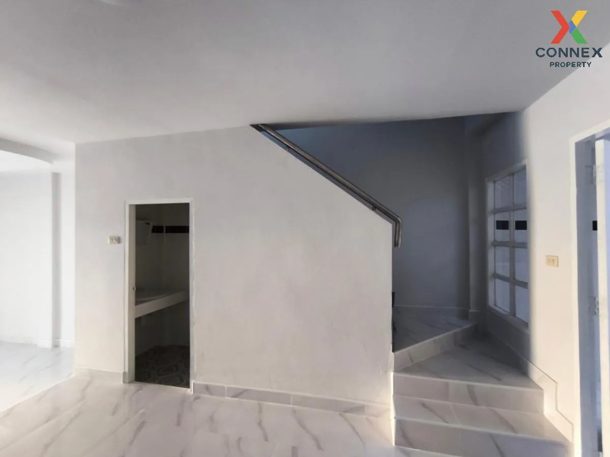 For Sale Townhouse/Townhome  , Uthong Place 2 , newly renovated , For Sale Townhouse/Townhome  , Uthong Place 2 , newly renovated ,