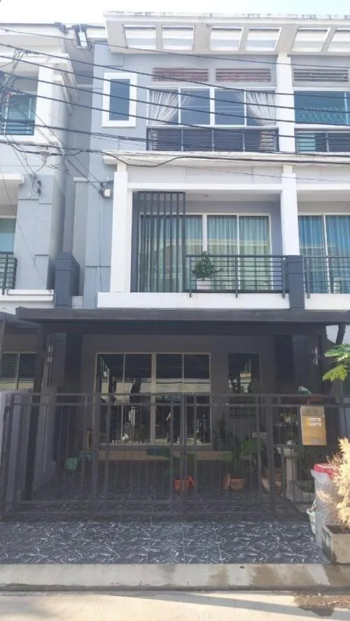 เช่าทาวน์เฮ้าส์/ทาวน์โฮม  บ้านกลางเมือง พระราม 9-รามคำแหง พลับพลา เขต วังทองหลาง กรุงเทพ CX-116296