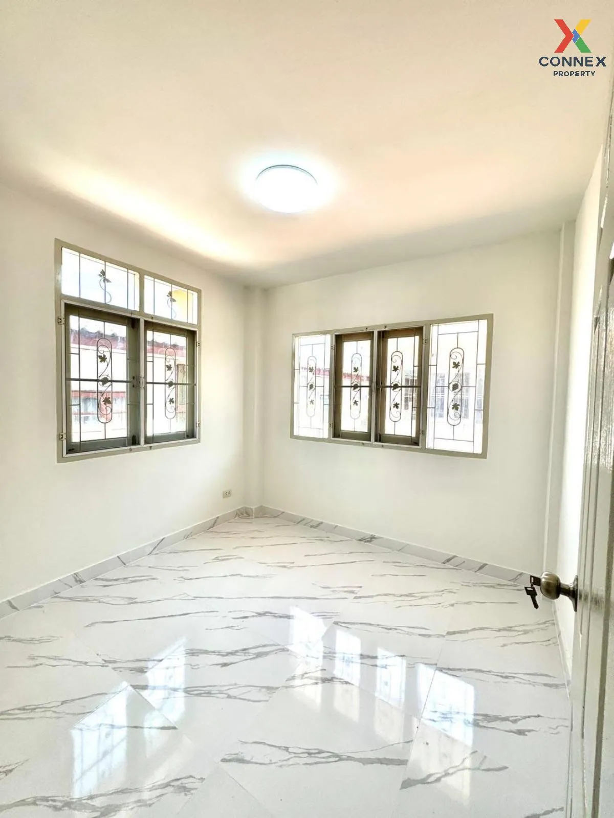For Sale Townhouse/Townhome  , U Thong Place 5 , newly renovated 