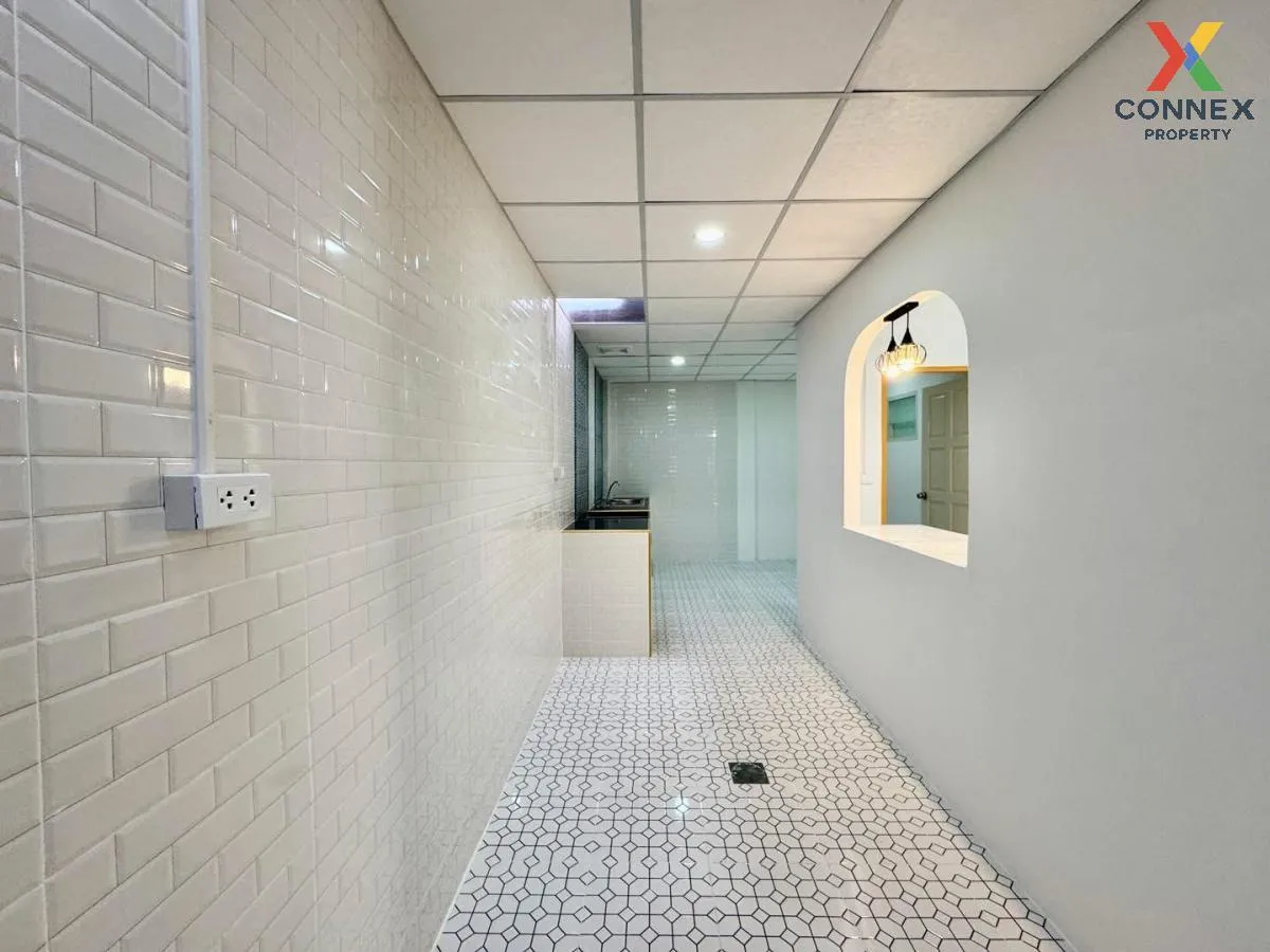 For Sale Townhouse/Townhome  , U Thong Place 5 , newly renovated 