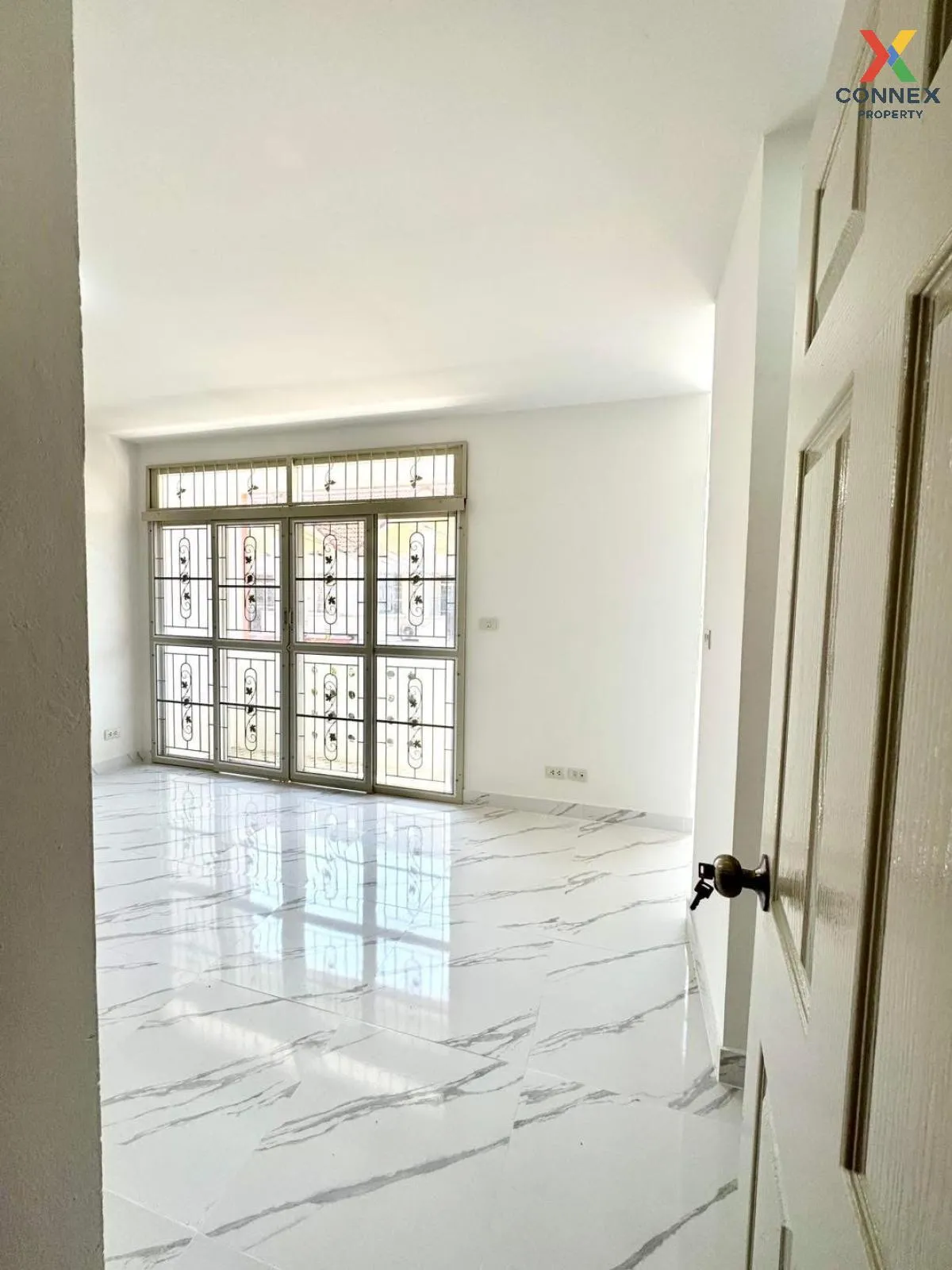 For Sale Townhouse/Townhome  , U Thong Place 5 , newly renovated 