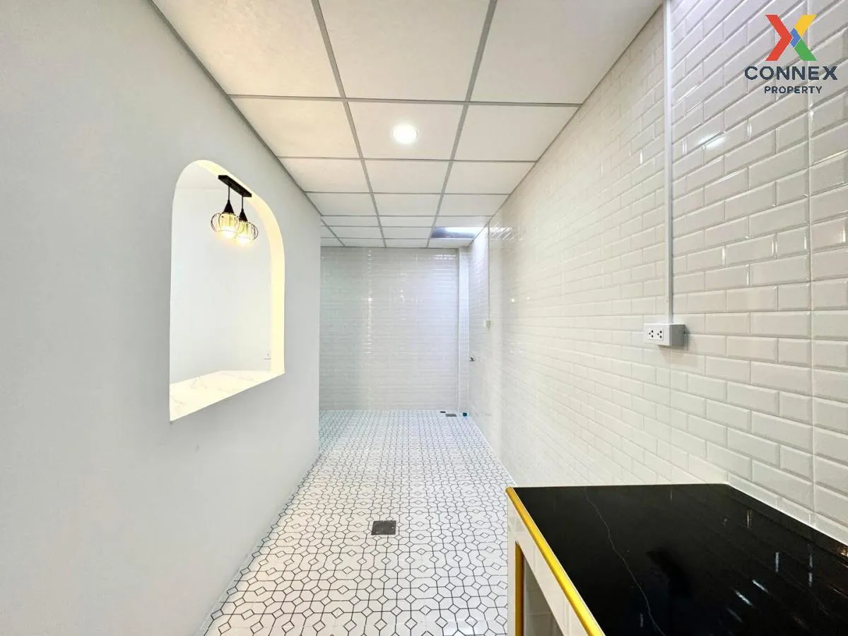 For Sale Townhouse/Townhome  , U Thong Place 5 , newly renovated 