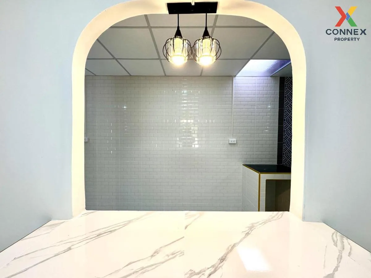 For Sale Townhouse/Townhome  , U Thong Place 5 , newly renovated 