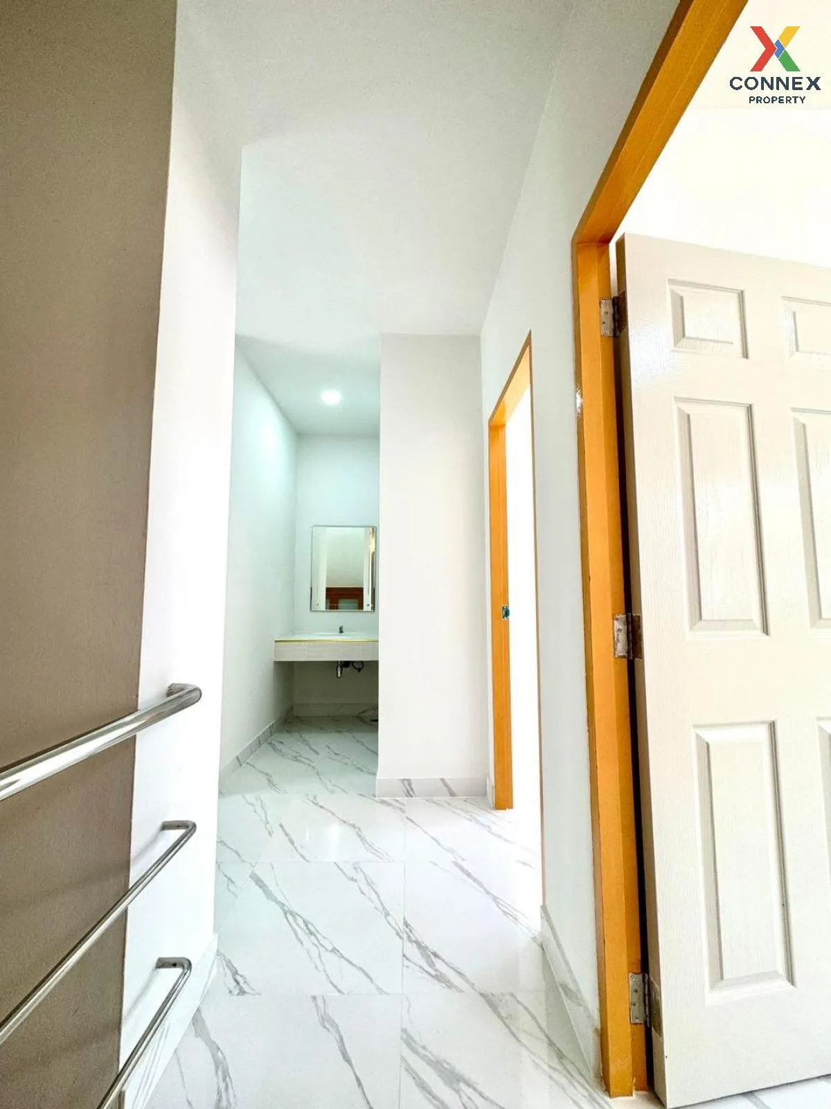 For Sale Townhouse/Townhome  , U Thong Place 5 , newly renovated 