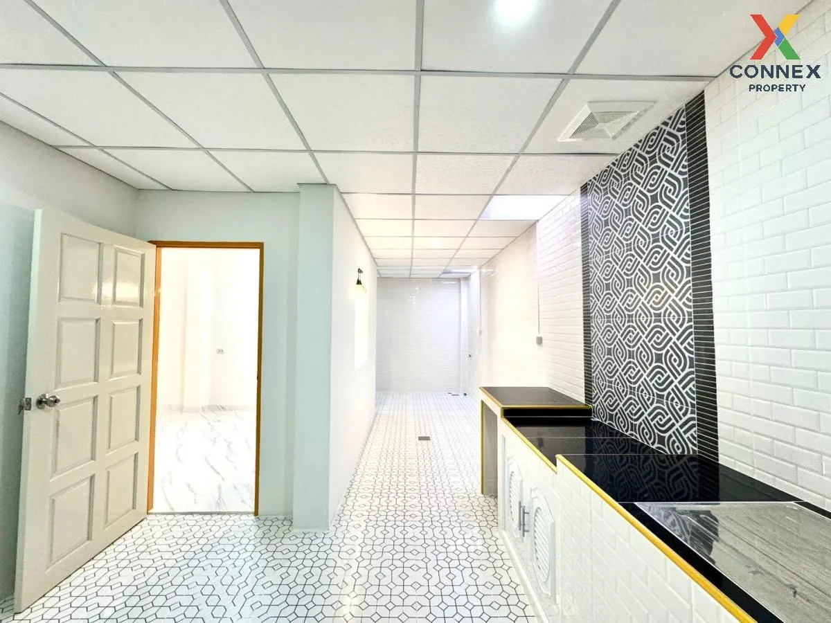 For Sale Townhouse/Townhome  , U Thong Place 5 , newly renovated 