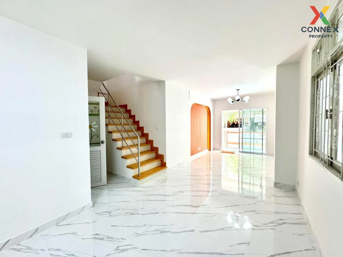 For Sale Townhouse/Townhome  , U Thong Place 5 , newly renovated 