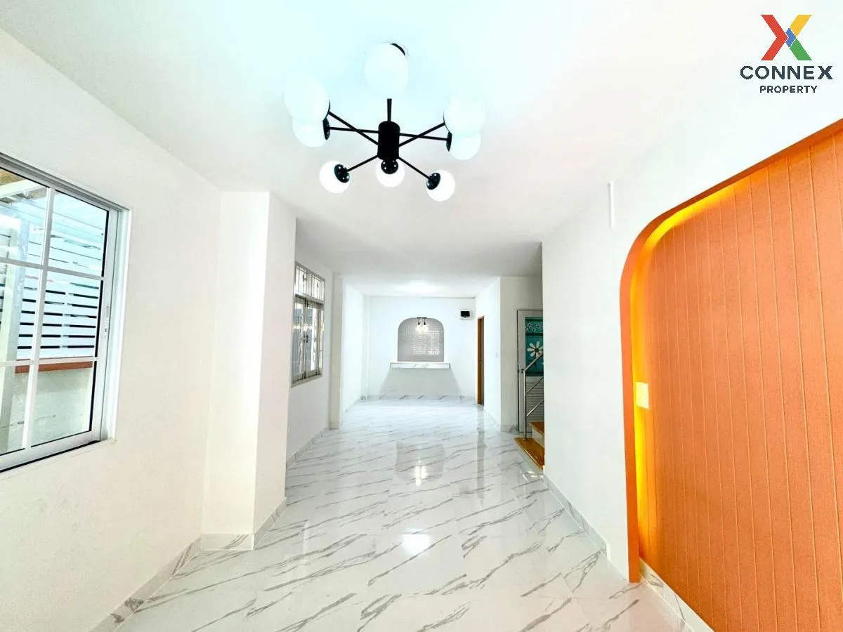 For Sale Townhouse/Townhome  , U Thong Place 5 , newly renovated 