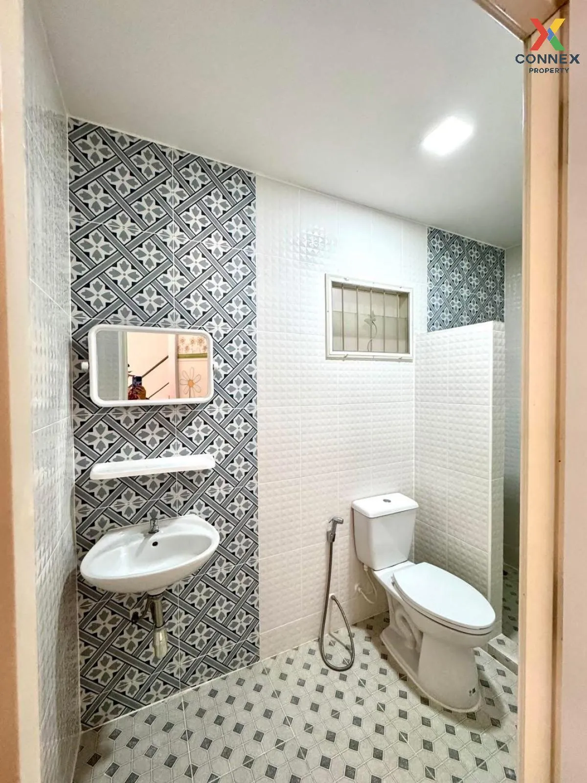 For Sale Townhouse/Townhome  , U Thong Place 5 , newly renovated 