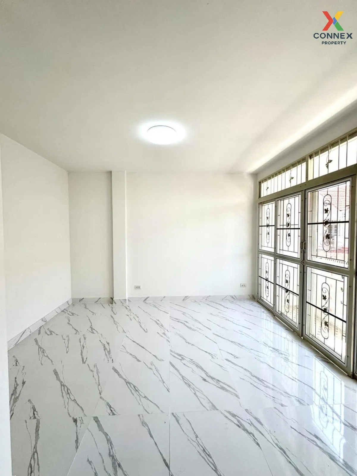 For Sale Townhouse/Townhome  , U Thong Place 5 , newly renovated 