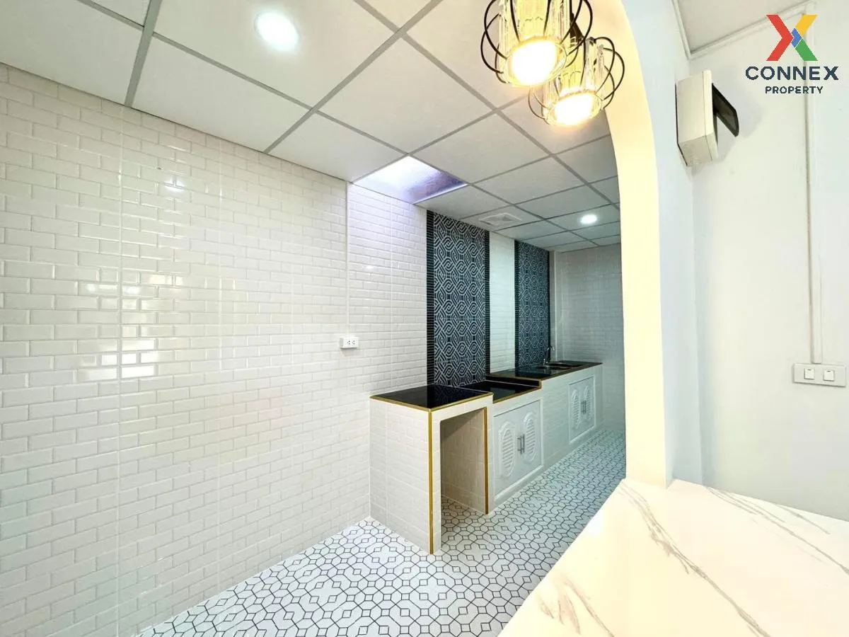 For Sale Townhouse/Townhome  , U Thong Place 5 , newly renovated 