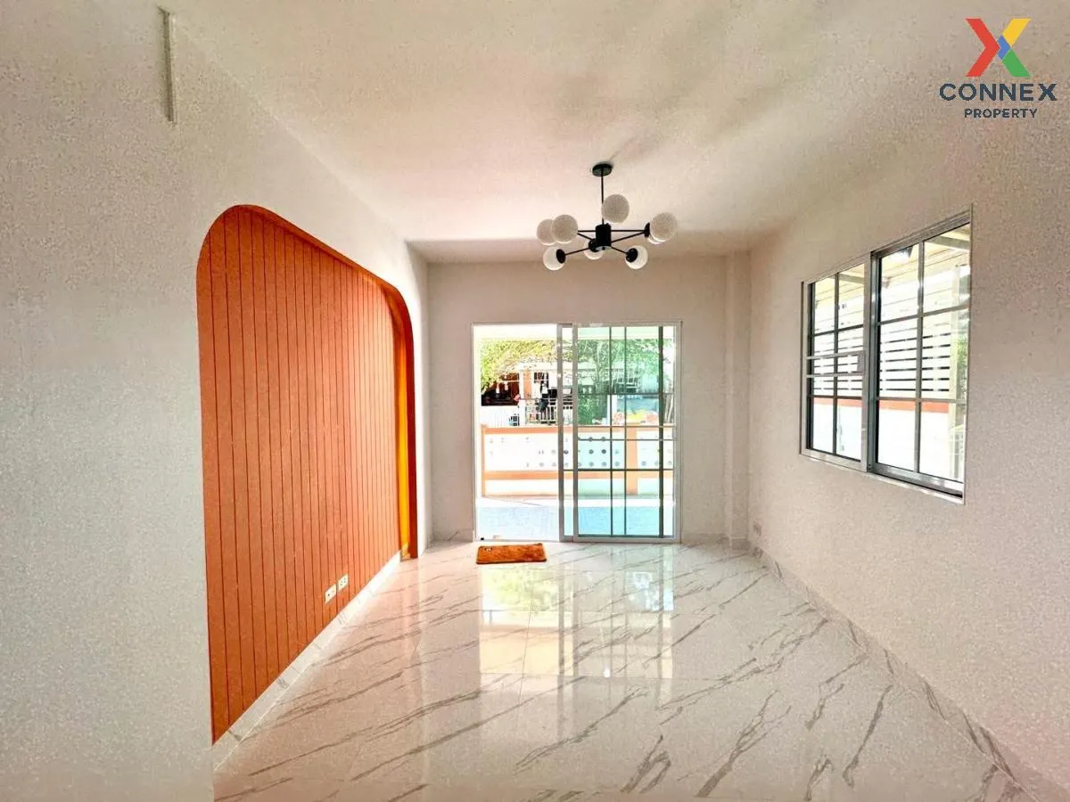 For Sale Townhouse/Townhome  , U Thong Place 5 , newly renovated 