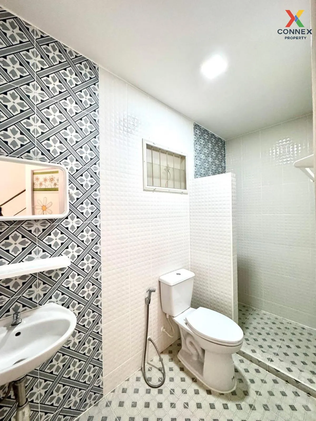 For Sale Townhouse/Townhome  , U Thong Place 5 , newly renovated 