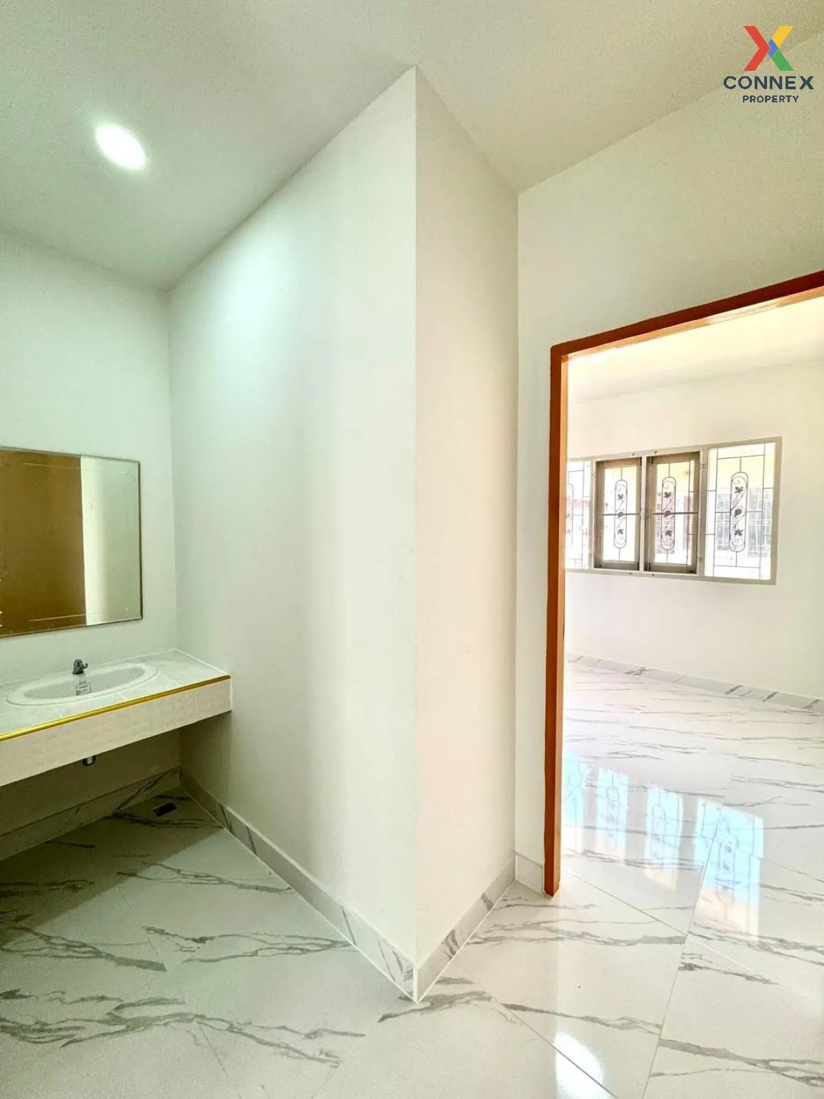 For Sale Townhouse/Townhome  , U Thong Place 5 , newly renovated 