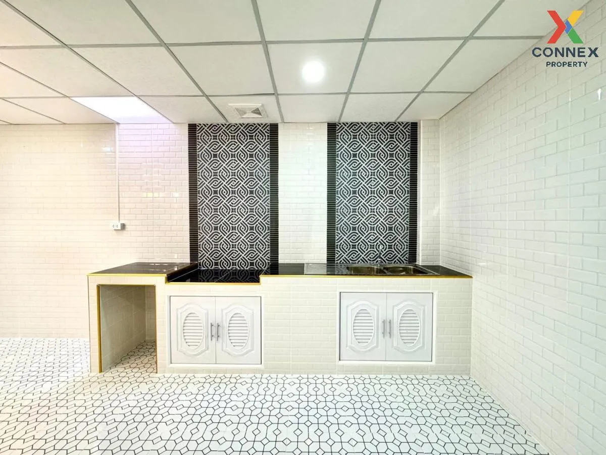 For Sale Townhouse/Townhome  , U Thong Place 5 , newly renovated 