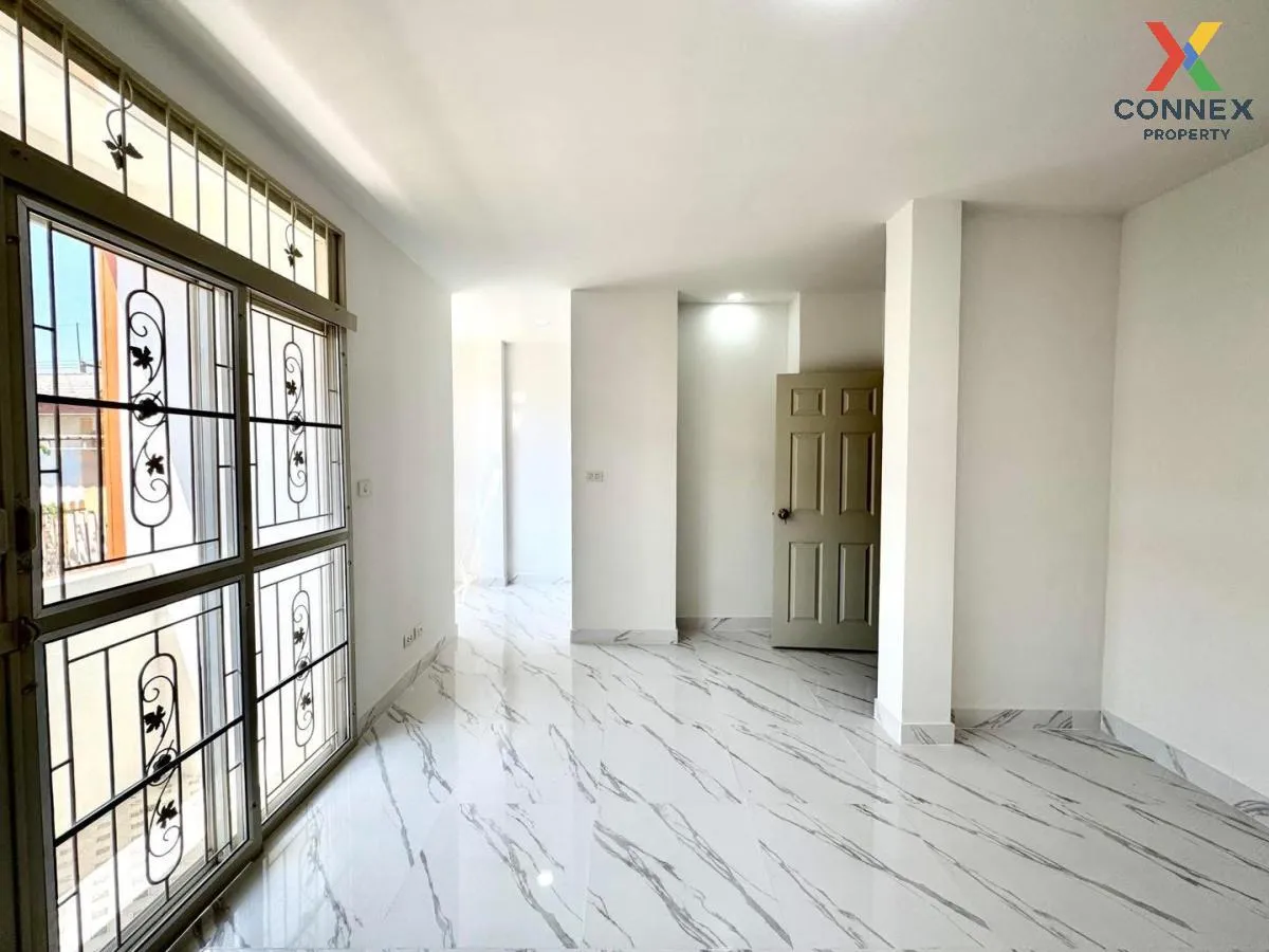 For Sale Townhouse/Townhome  , U Thong Place 5 , newly renovated 