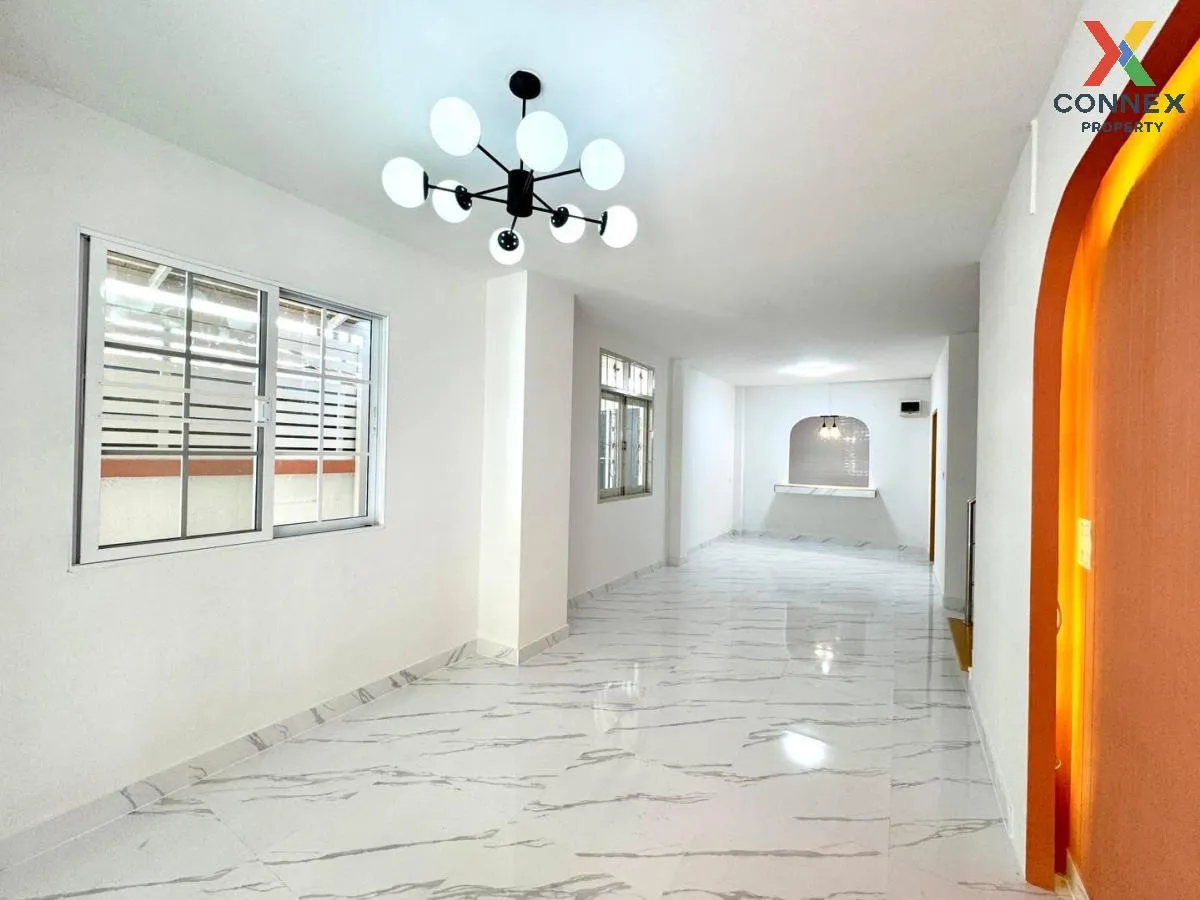 For Sale Townhouse/Townhome  , U Thong Place 5 , newly renovated 