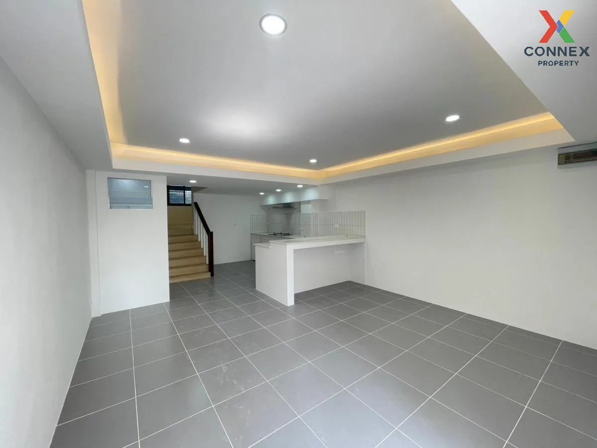 ขายทาวน์โฮม 3 ชั้น ติวานนท์ 43 ชั้นสูง รีโนเวทใหม่ ท่าทราย เมืองน 3