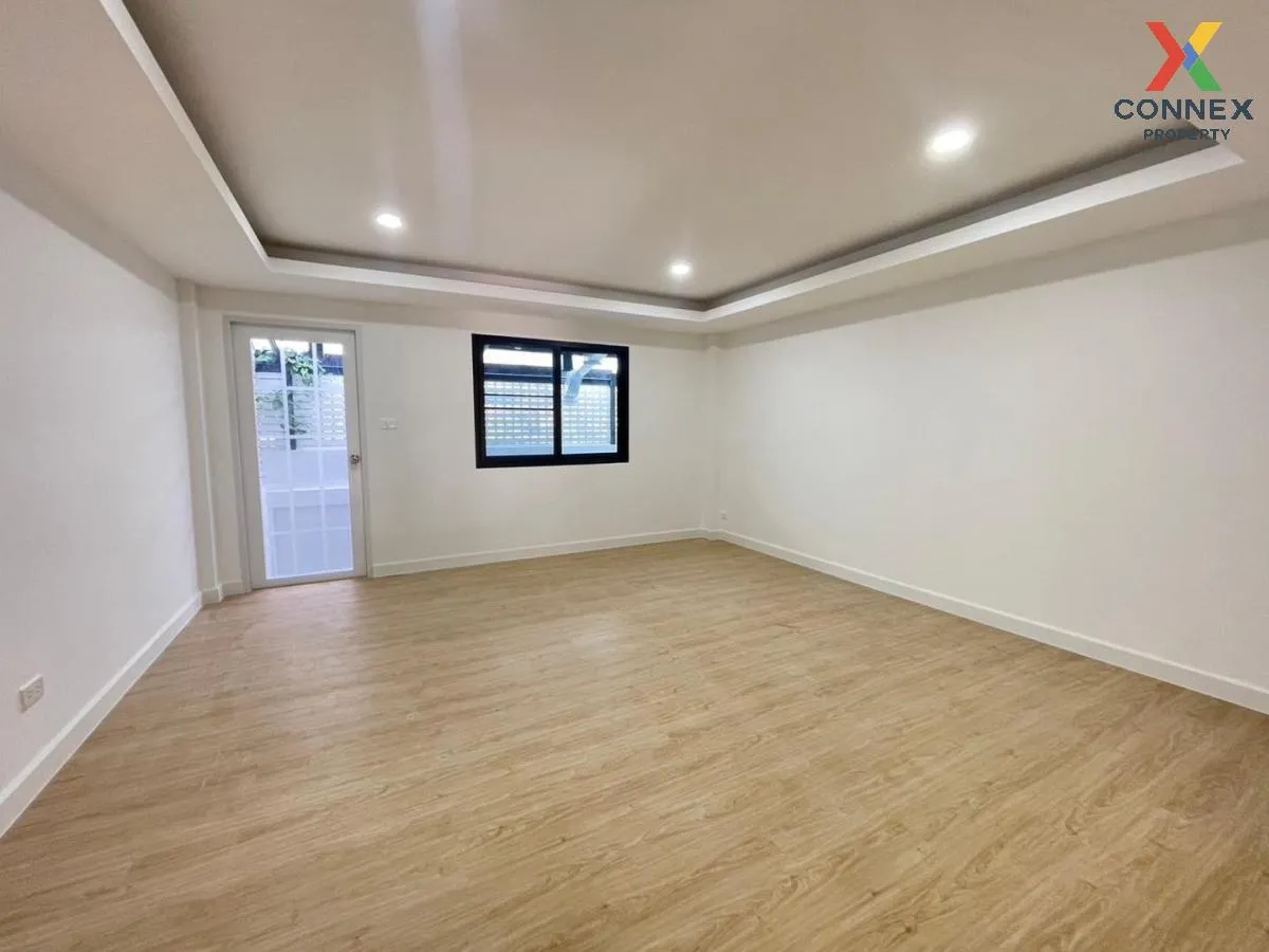 ขายทาวน์โฮม 3 ชั้น ติวานนท์ 43 ชั้นสูง รีโนเวทใหม่ ท่าทราย เมืองน