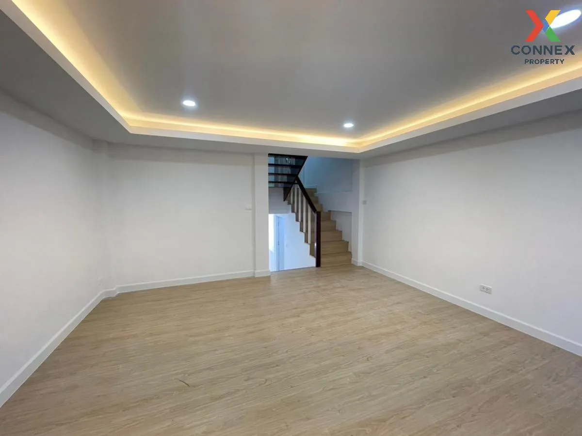 ขายทาวน์โฮม 3 ชั้น ติวานนท์ 43 ชั้นสูง รีโนเวทใหม่ ท่าทราย เมืองน