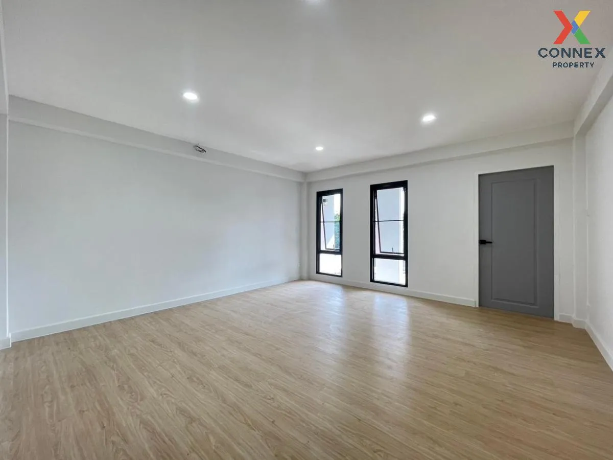 ขายทาวน์โฮม 3 ชั้น ติวานนท์ 43 ชั้นสูง รีโนเวทใหม่ ท่าทราย เมืองน