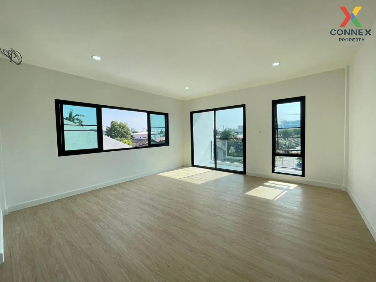 ขายทาวน์โฮม 3 ชั้น ติวานนท์ 43 ชั้นสูง รีโนเวทใหม่ ท่าทราย เมืองน