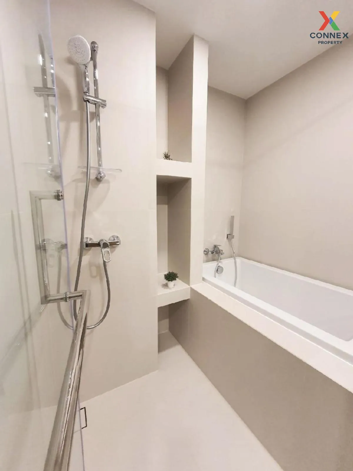 เช่าคอนโด   โนเบิล แอมเบียนส์ สุขุมวิท 42 BTS-เอกมัย พระโขนง เขต 