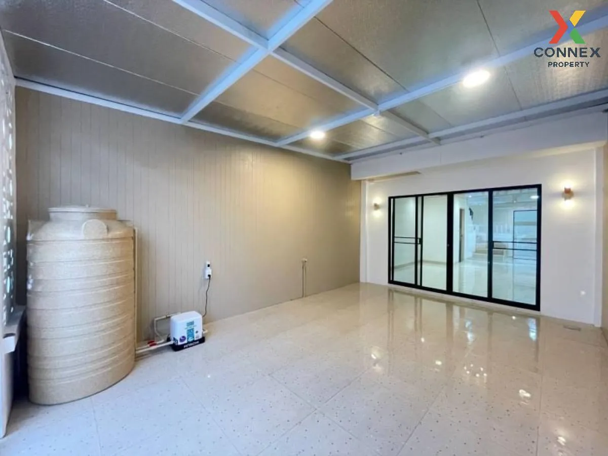 ขายทาวน์เฮ้าส์/ทาวน์โฮม  บ้านนครทอง ปาร์ควิว 3 รีโนเวทใหม่ บางบัว 4