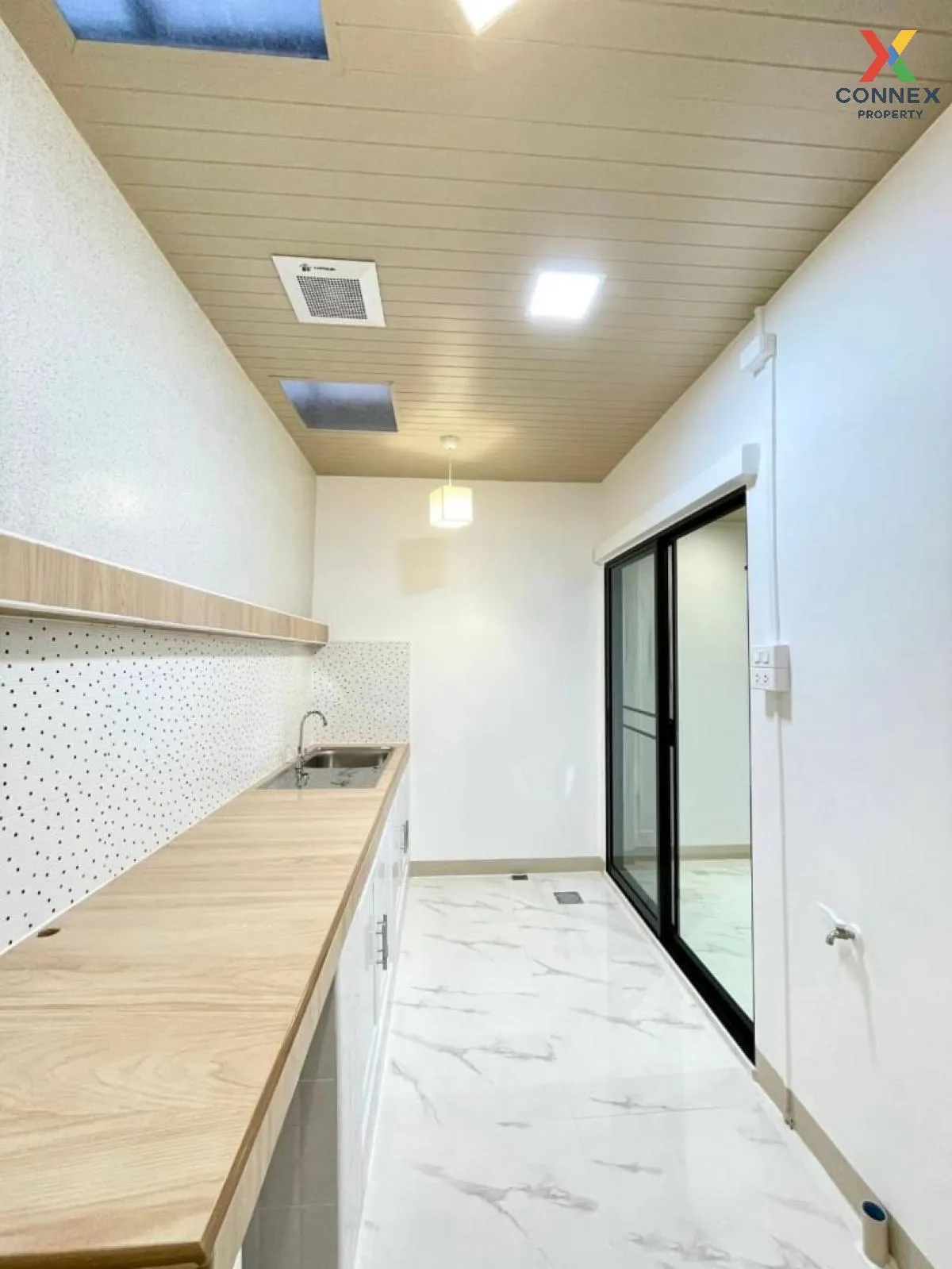 ขายทาวน์เฮ้าส์/ทาวน์โฮม  บ้านนครทอง ปาร์ควิว 3 รีโนเวทใหม่ บางบัว