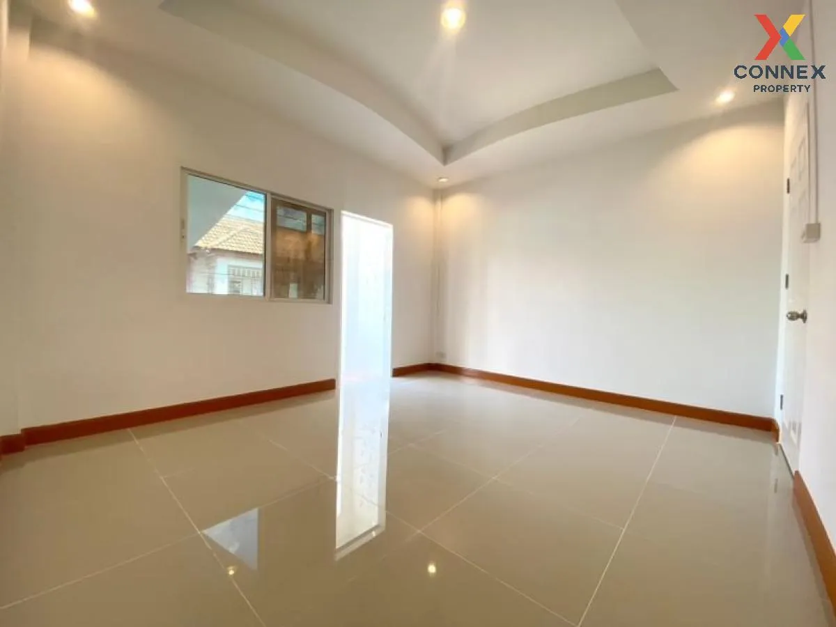 For Sale Townhouse/Townhome  , Lert Ubon Lam Luk Ka Khlong 5 , ne