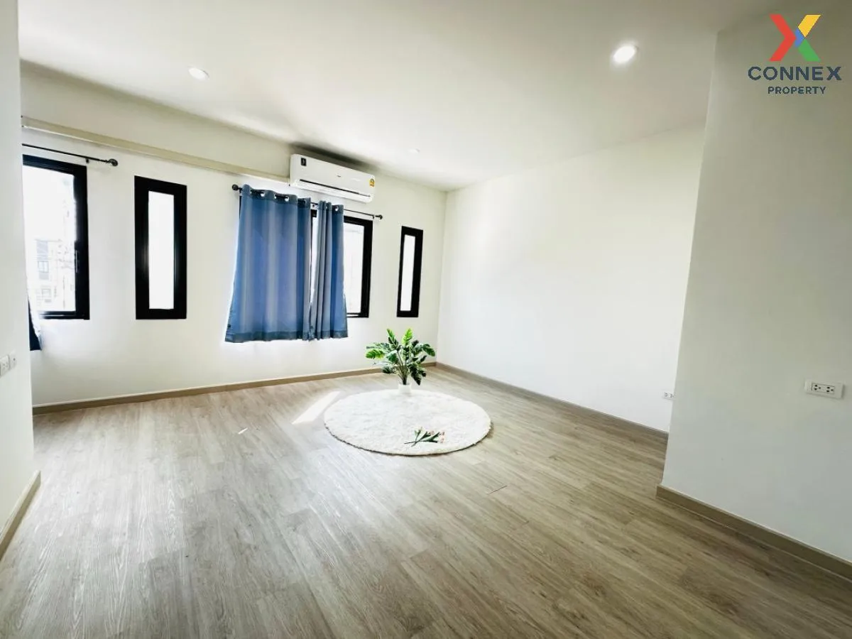 For Sale Townhouse/Townhome  , NEW YORK Rangsit - Klong 4 , newly