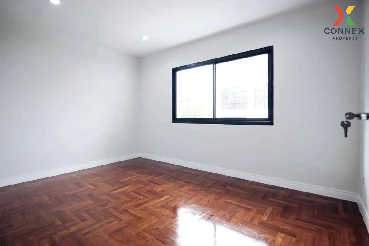 For Sale House , Pinklao Garden City , high floor , wide frontage