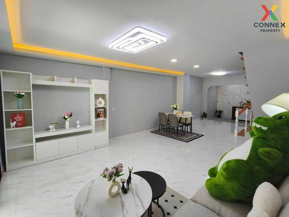 For Sale Townhouse/Townhome  , Sri Prajak Villa 1 - 2 , newly ren