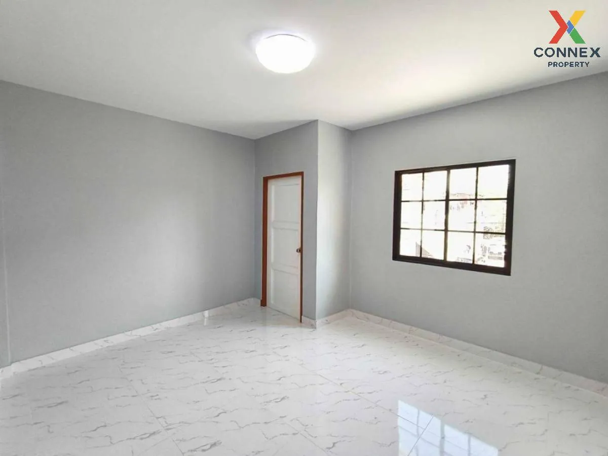 For Sale Townhouse/Townhome  , Sri Prajak Villa 1 - 2 , newly ren