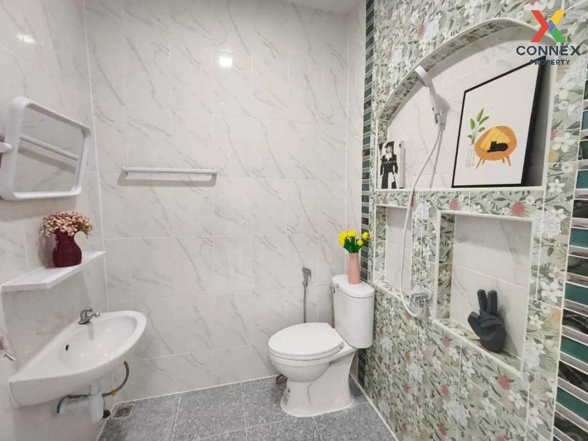 For Sale Townhouse/Townhome  , Sri Prajak Villa 1 - 2 , newly ren