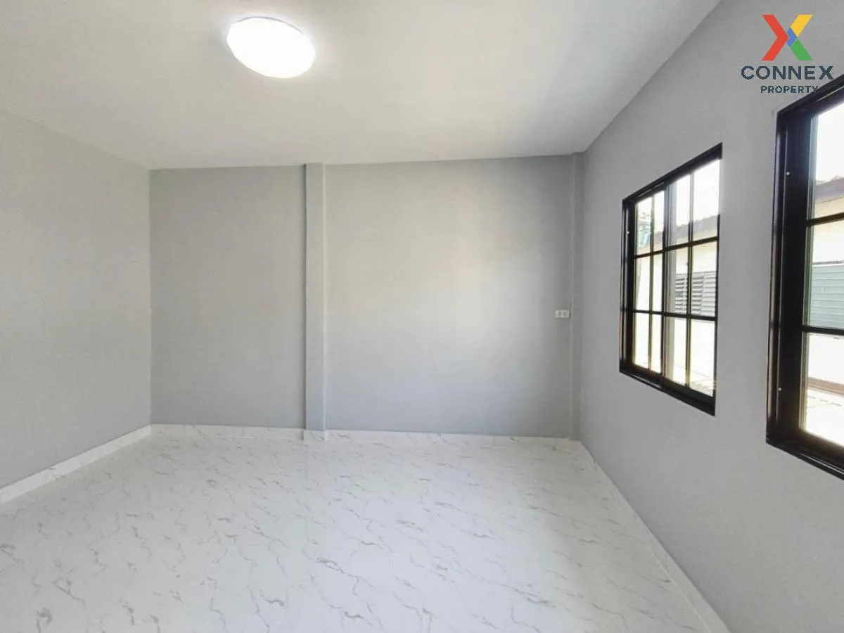 For Sale Townhouse/Townhome  , Sri Prajak Villa 1 - 2 , newly ren