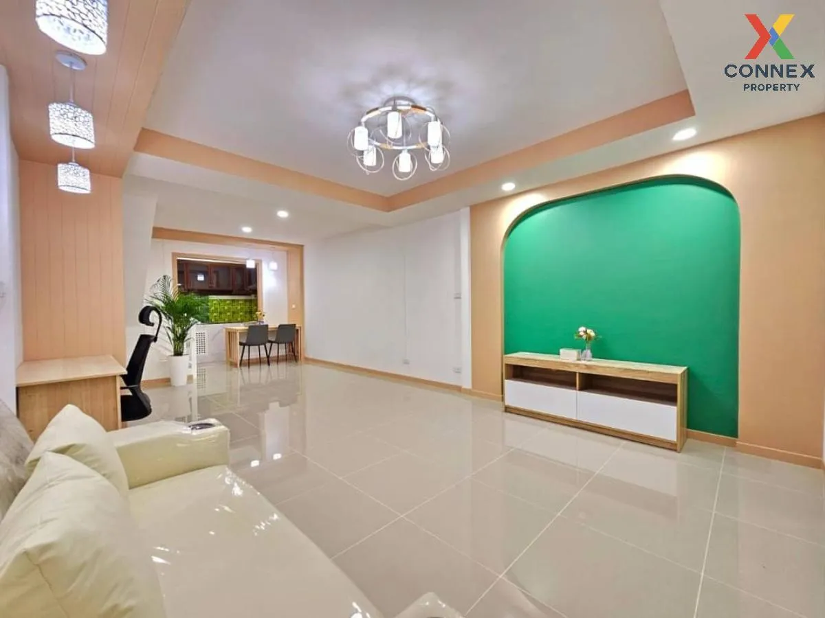 ขายทาวน์เฮ้าส์/ทาวน์โฮม  บ้านพิชาดา รีโนเวทใหม่ พิมลราช บางบัวทอง